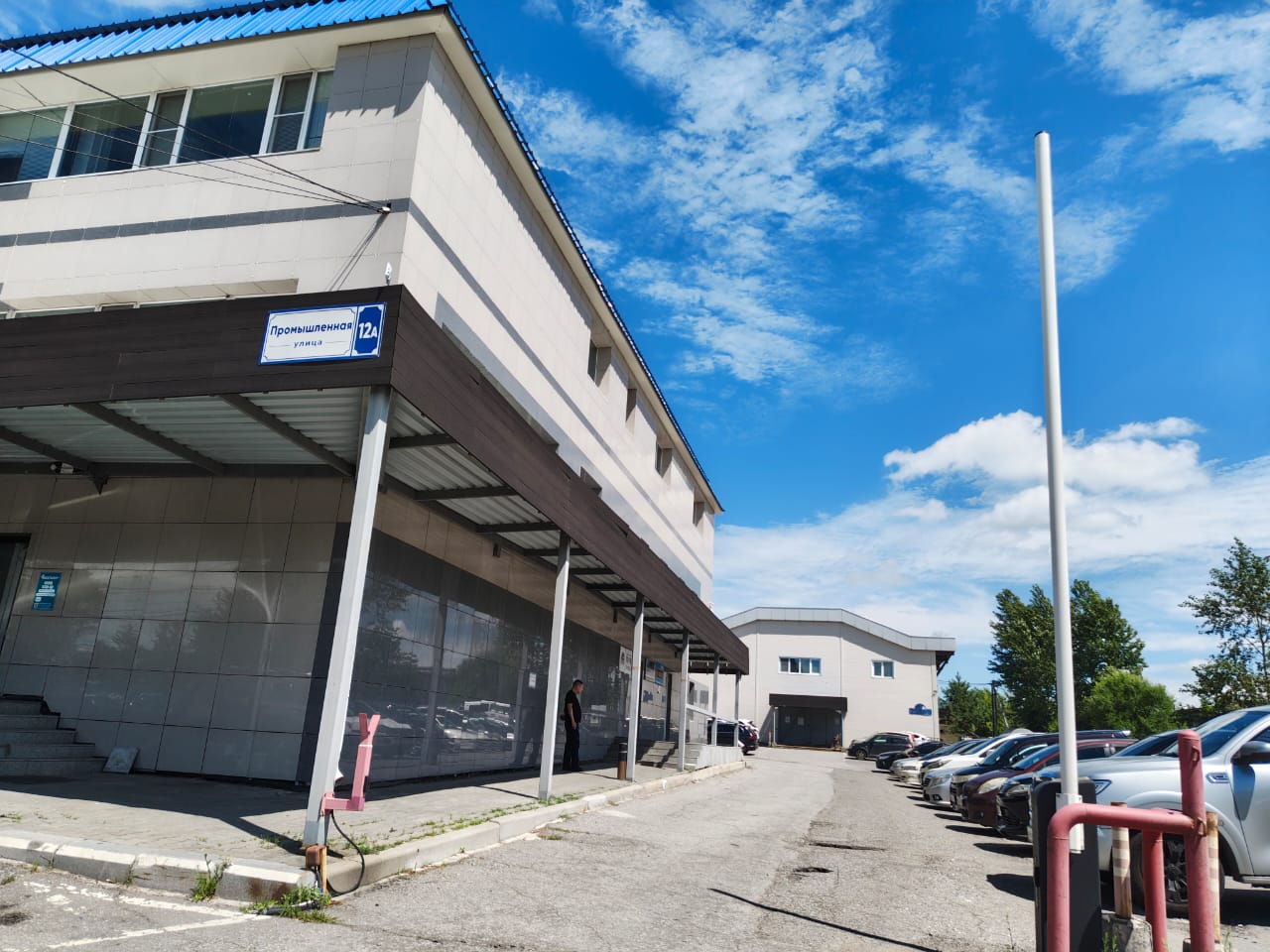 Вход в офис Молоток Авто